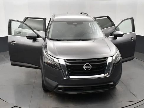Used 2024 Nissan Pathfinder SV FWD image 10