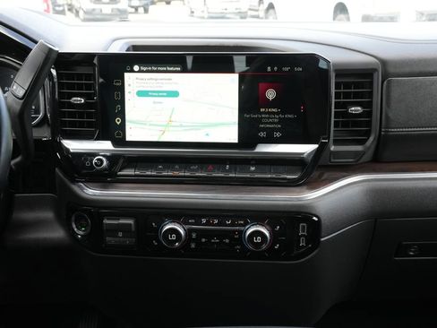 Used 2025 GMC Sierra 1500 SLT RWD image 9