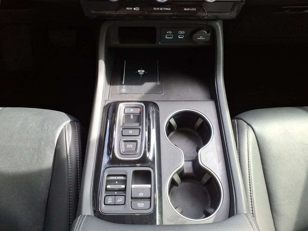 Used 2024 Honda Pilot Touring image 23