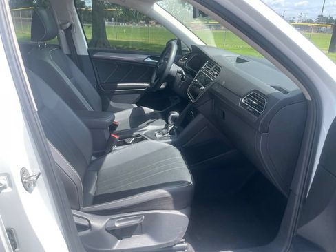 Used 2024 Volkswagen Tiguan SE FWD image 16