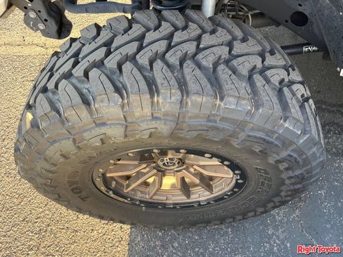 Used 2022 Jeep Gladiator Rubicon w/ LED Lighting Group AWD/4WD image 8