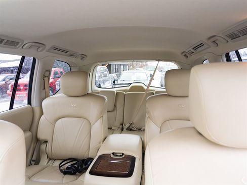 Used 2014 INFINITI QX80 4WD w/ Deluxe Touring Package image 22