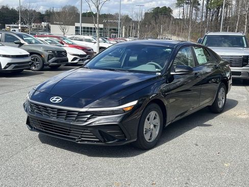 New 2026 Hyundai Elantra SE image 3