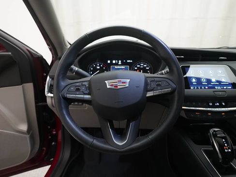 Used 2021 Cadillac XT4 Premium Luxury AWD/4WD image 4