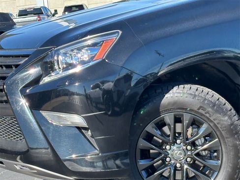 Used 2019 Lexus GX 460 image 3
