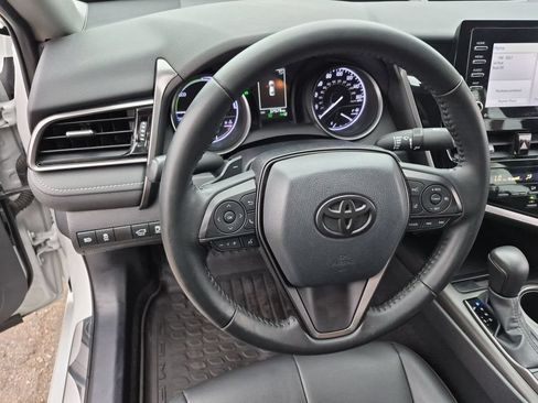 Used 2022 Toyota Camry SE FWD image 11