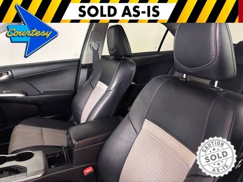 Used 2014 Toyota Camry SE w/ Moonroof Package FWD image 18