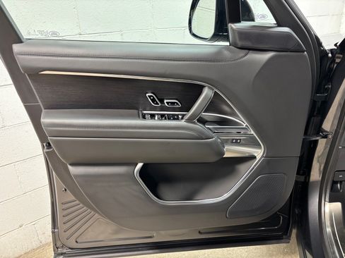 Used 2025 Land Rover Range Rover SE AWD/4WD image 24