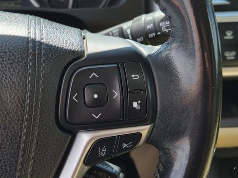 Used 2017 Toyota Highlander Limited FWD image 17