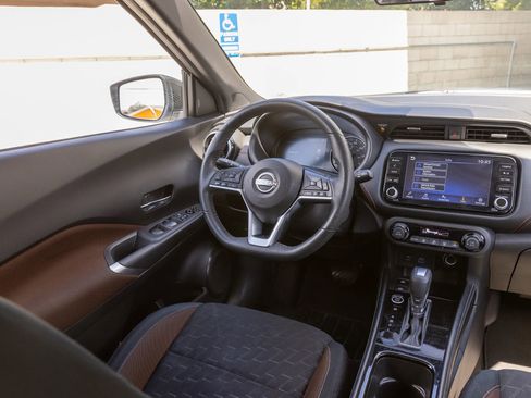 Used 2024 Nissan Kicks SR FWD image 28