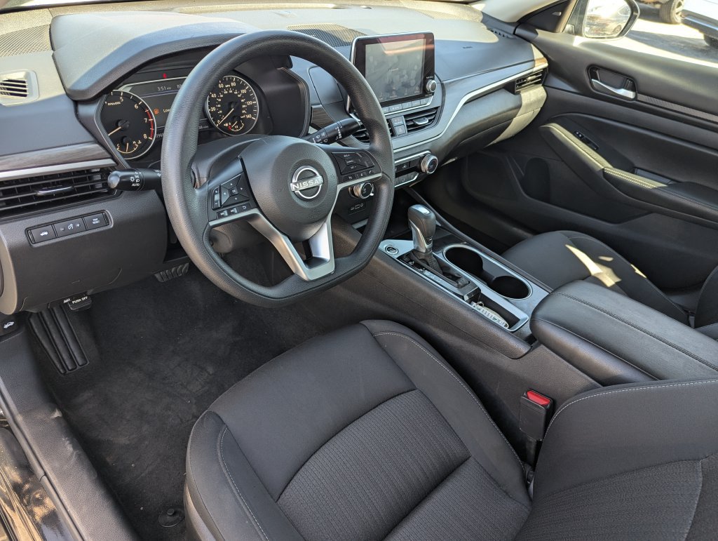 Used 2024 Nissan Altima 2.5 SV FWD image 23