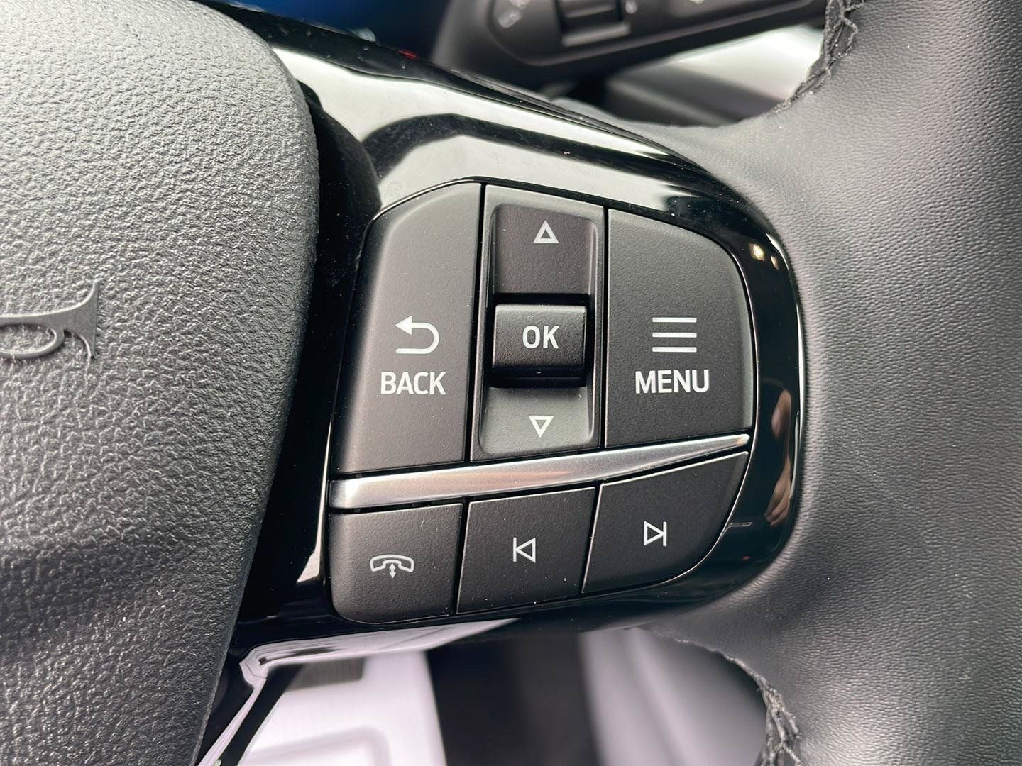 Used 2025 Ford Escape SE w/ PHEV Premium Package FWD image 17