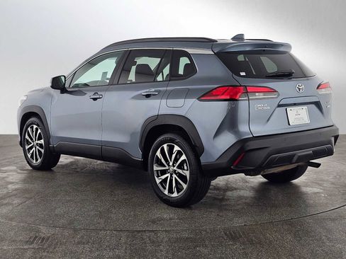 Used 2024 Toyota Corolla Cross XLE w/ Convenience Package image 5