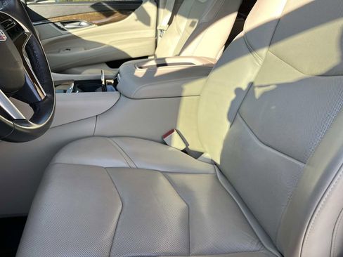 Used 2020 Cadillac Escalade Premium Luxury image 31