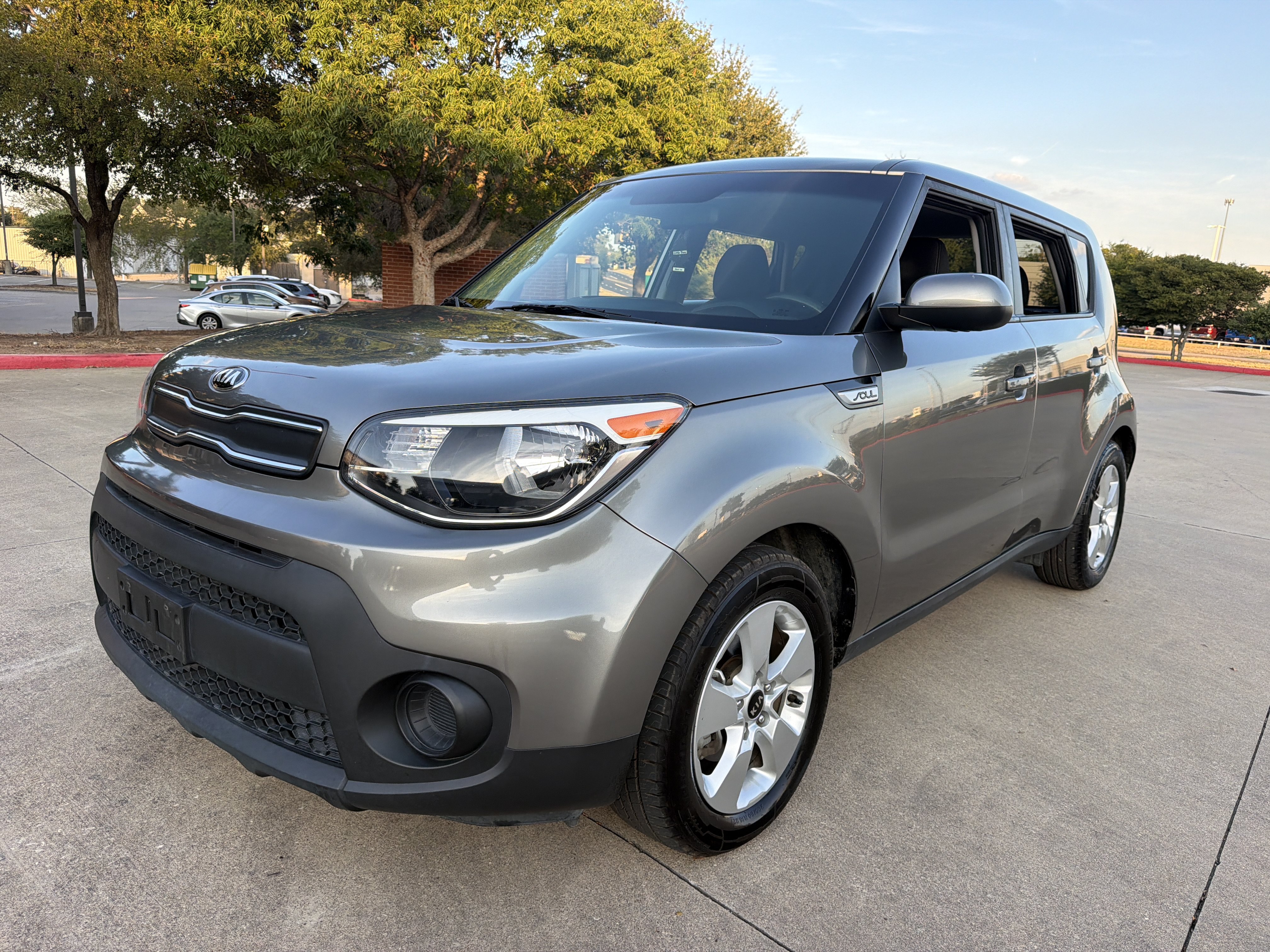 Used 2018 Kia Soul w/ Convenience Package FWD image 3