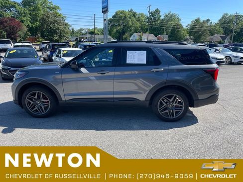 Used 2025 Ford Explorer ST-Line w/ ST-Line Street Pack AWD/4WD image 39