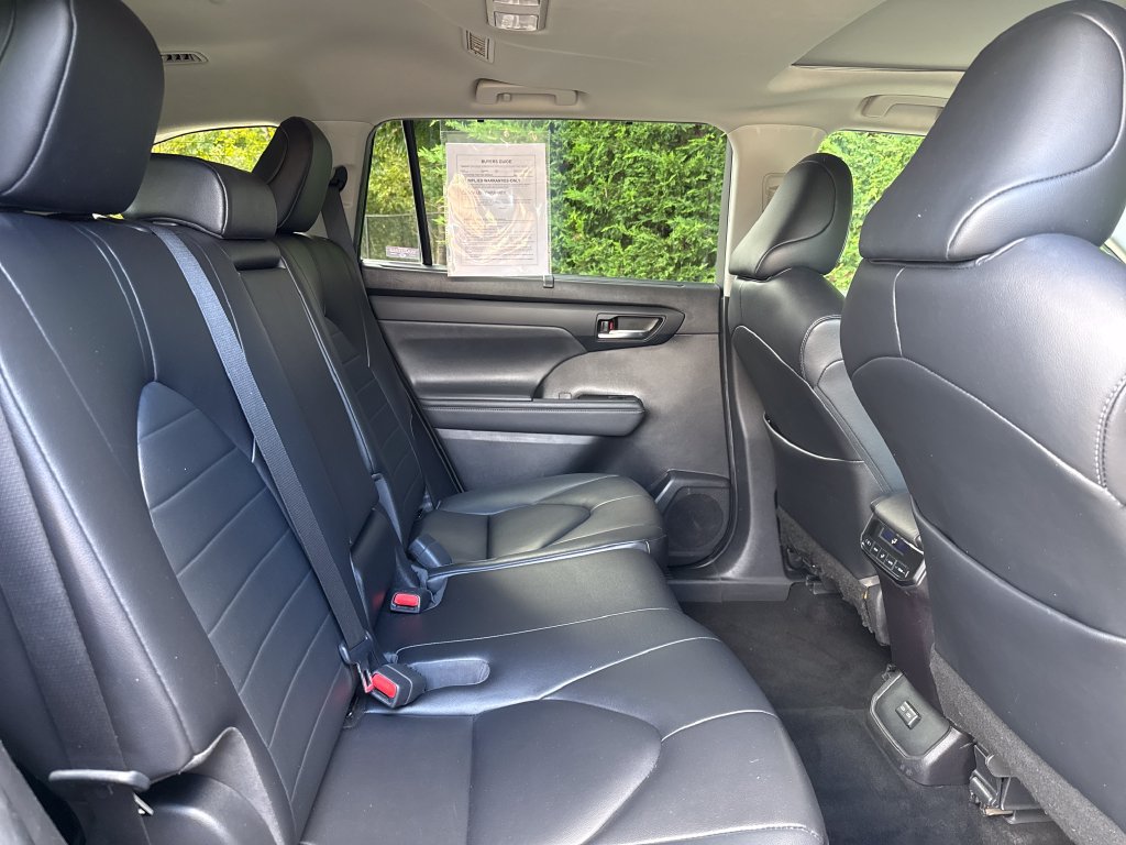 Used 2023 Toyota Highlander XLE FWD image 15