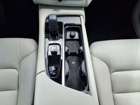 Certified 2025 Volvo XC90 B5 Core AWD/4WD image 37