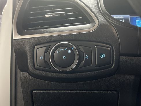 Used 2022 Ford Edge SE image 18