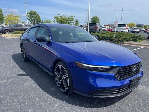 Used 2025 Honda Accord Sport image 2