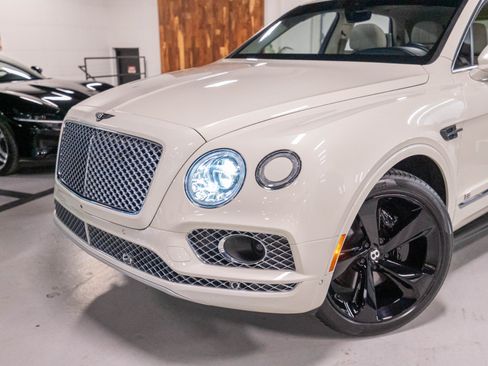 Used 2017 Bentley Bentayga AWD/4WD image 76