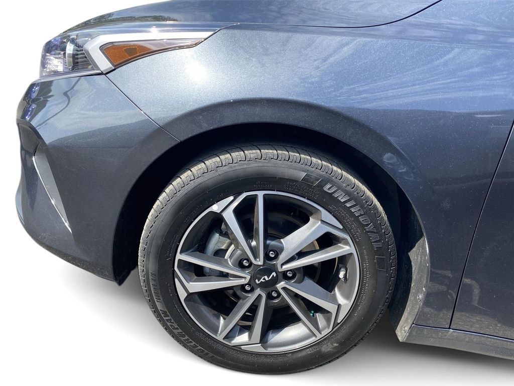 Used 2023 Kia Forte LXS FWD image 2
