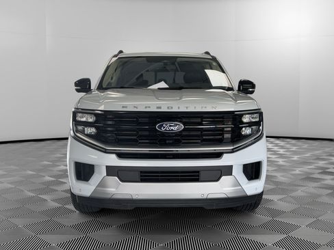 Used 2025 Ford Expedition Platinum AWD/4WD image 3