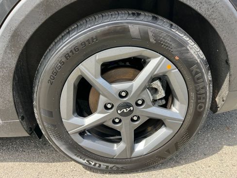 Used 2025 Kia K4 LXS image 30