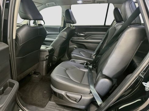 Used 2025 Toyota Grand Highlander AWD image 29