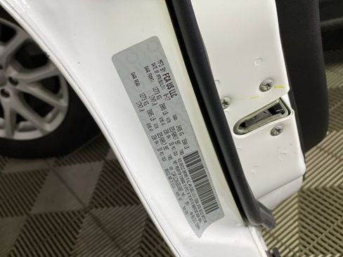 Used 2018 Jeep Cherokee Latitude FWD image 20