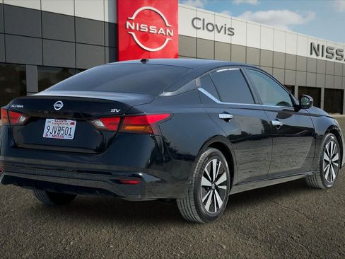 Used 2021 Nissan Altima 2.5 SV FWD image 3
