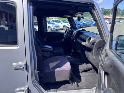 Used 2013 Jeep Wrangler Unlimited Sport AWD/4WD image 17