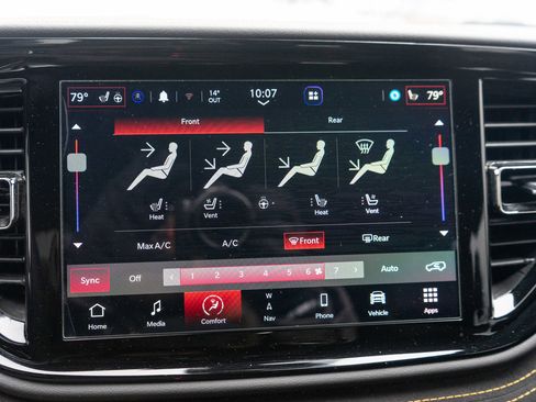 Used 2023 Dodge Durango R/T w/ Hemi Orange Plus Package image 17