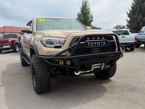 Used 2018 Toyota Tacoma TRD Off-Road w/ Technology Package AWD/4WD image 12