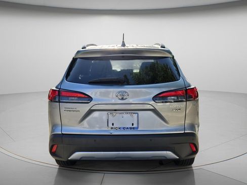 Used 2023 Toyota Corolla Cross XLE w/ Convenience Package FWD image 7