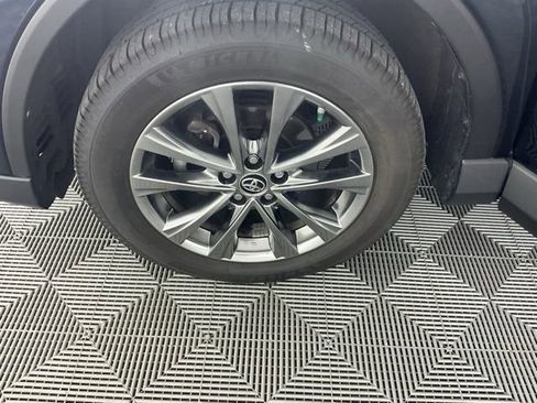 Used 2018 Toyota RAV4 Limited AWD/4WD image 18