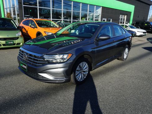Used 2019 Volkswagen Jetta image 3