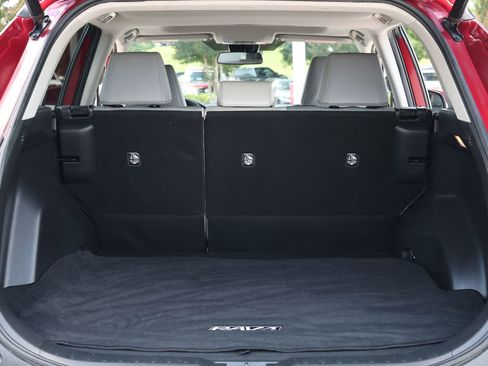 Used 2019 Toyota RAV4 XLE Premium FWD image 32