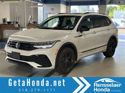 Used 2024 Volkswagen Tiguan SE R-Line AWD/4WD image 1