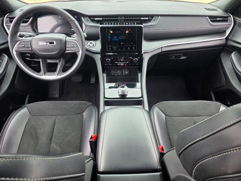 Used 2024 Jeep Grand Cherokee L Altitude image 14