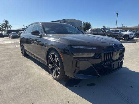 Used 2025 BMW i7 xDrive60 w/ Executive Package image 7