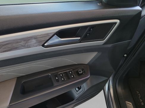 Used 2021 Volkswagen Atlas Cross Sport SE w/ Panoramic Sunroof Package FWD image 7