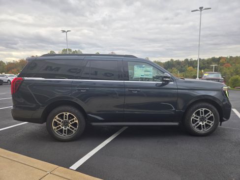New 2025 Ford Expedition Active image 4