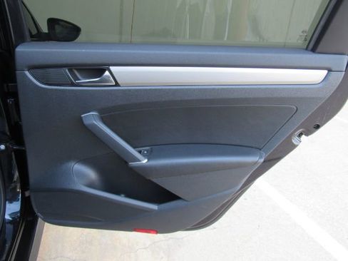 Used 2022 Volkswagen Passat 2.0T SE image 25