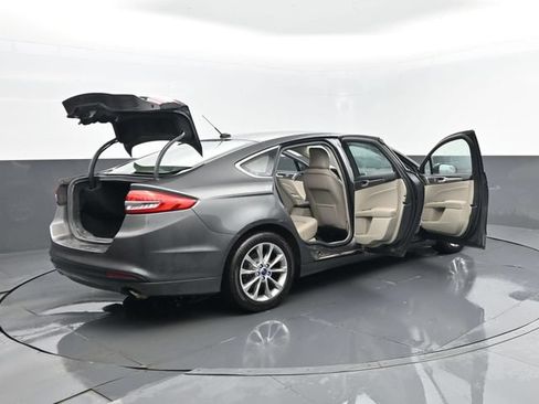 Certified 2017 Ford Fusion SE FWD image 31