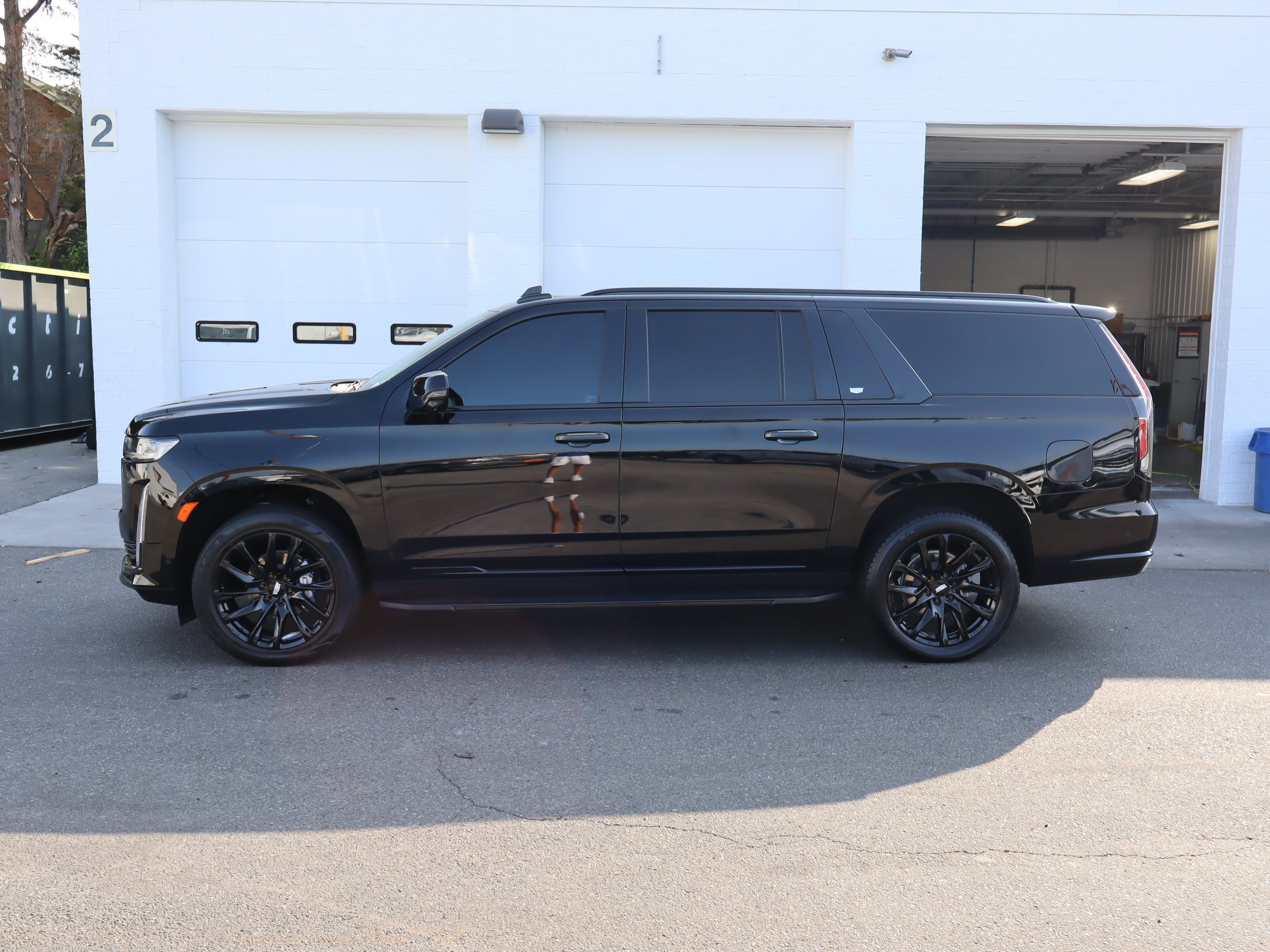 Used 2024 Cadillac Escalade ESV Premium Luxury AWD/4WD image 7