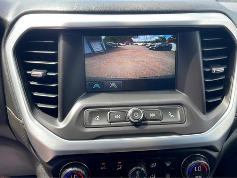 Used 2018 GMC Acadia SLE image 19