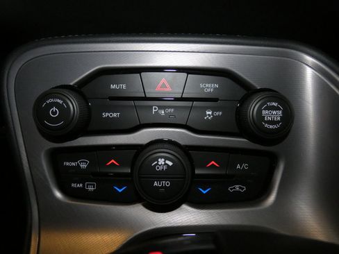 Used 2023 Dodge Challenger SXT w/ Plus Package image 7