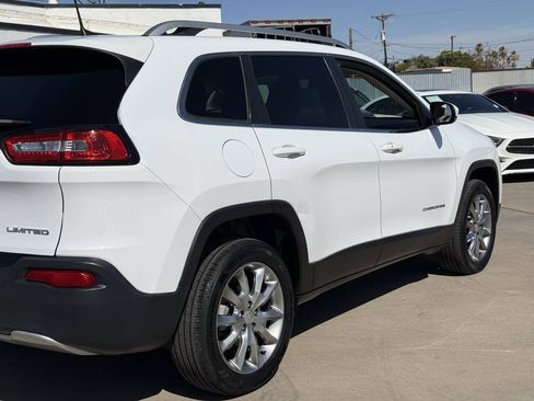 Used 2017 Jeep Cherokee Limited FWD image 17
