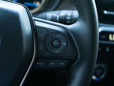 Used 2024 Toyota Venza XLE image 22